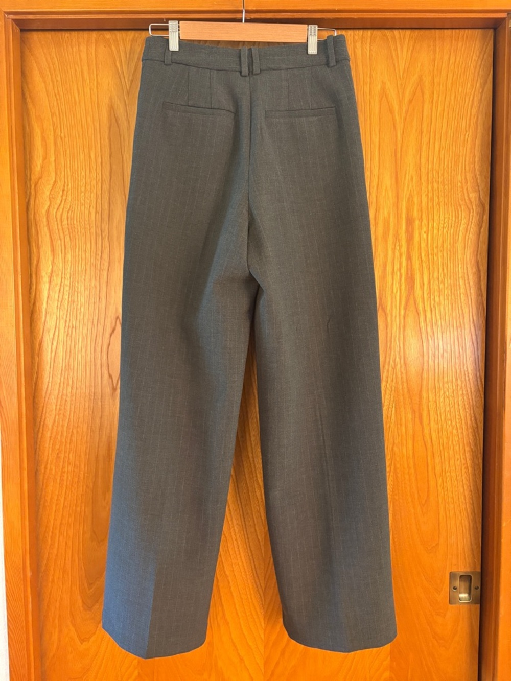 Aritzia Pleated Pant High-Waist Wide-Leg Trousers in Charcoal Gray - Picture 3 of 5
